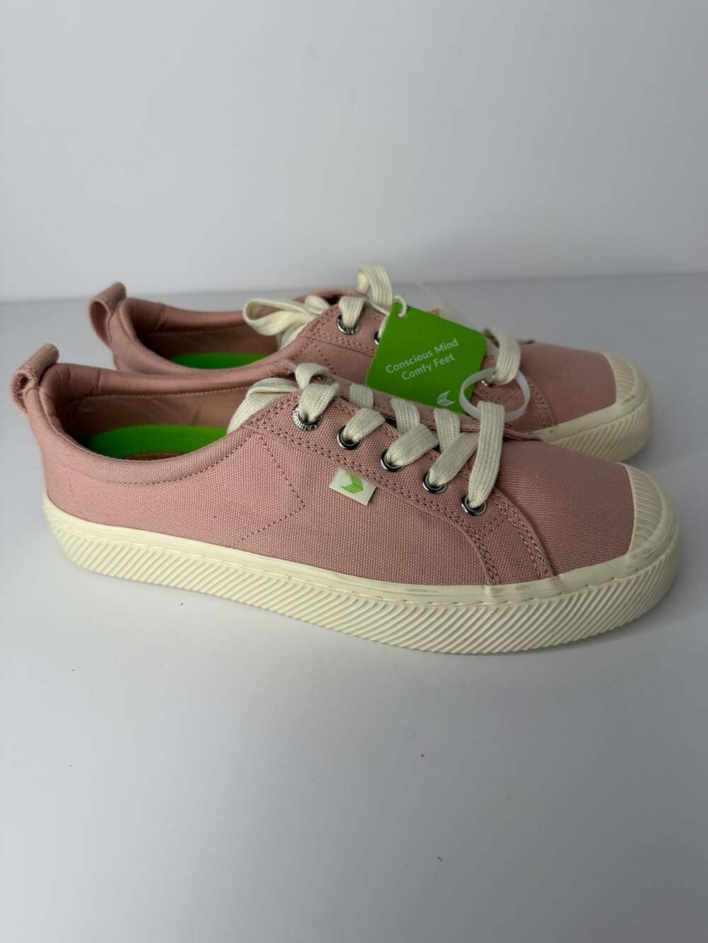 Cariuma OCA Low Rose Pink Canvas Sneakers Women's Size 8.5